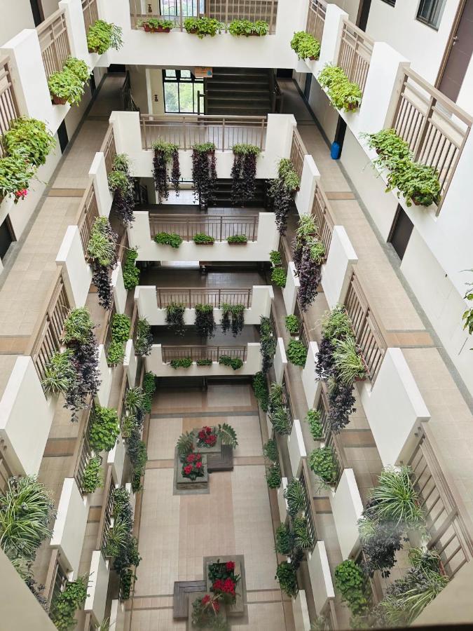 Near Johnhay Minesview Fast Wi-Fi Netflix Balcony Apartment Baguio City Bagian luar foto